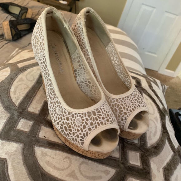 Ivory Lace Wedges - Picture 3 of 3